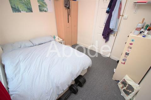 4 bedroom house to rent, Royal Park Grove, Hyde Park, Leeds