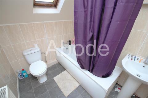 4 bedroom house to rent, Royal Park Grove, Hyde Park, Leeds