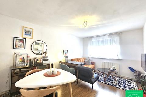 Flat 3, 7 Blackdown Close, London, N2 8JF