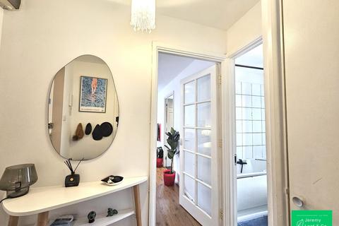 Flat 3, 7 Blackdown Close, London, N2 8JF