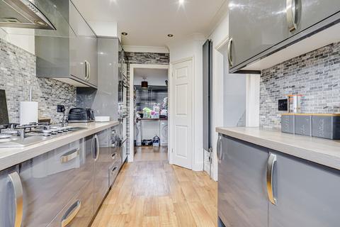 14 Denton Avenue, Westcliff-on-sea, SS0 0JX