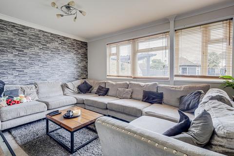 14 Denton Avenue, Westcliff-on-sea, SS0 0JX