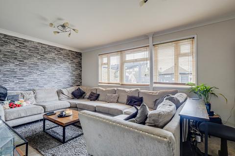 14 Denton Avenue, Westcliff-on-sea, SS0 0JX