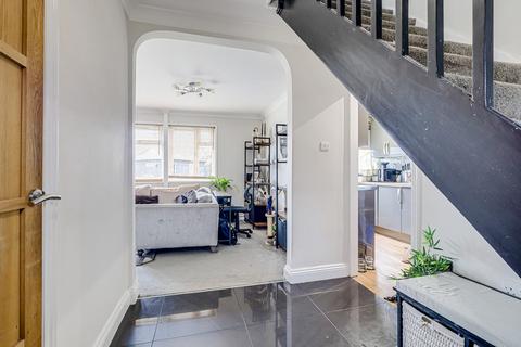 14 Denton Avenue, Westcliff-on-sea, SS0 0JX