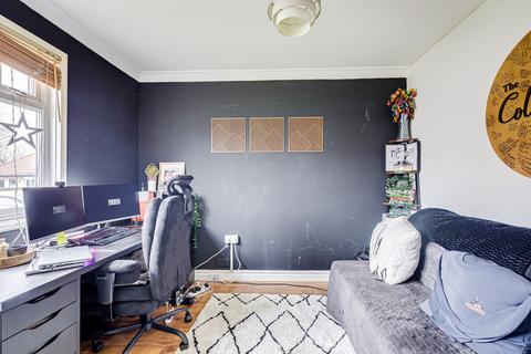 14 Denton Avenue, Westcliff-on-sea, SS0 0JX