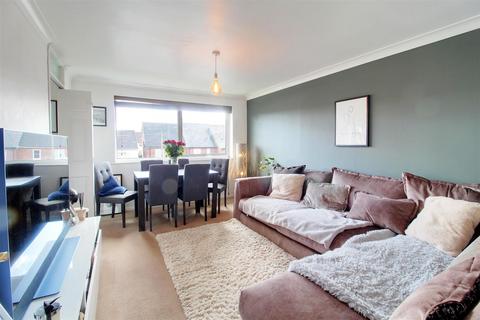 23 Alderman Close, Welham Green, Hatfield, AL9 7DS