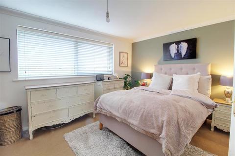 23 Alderman Close, Welham Green, Hatfield, AL9 7DS
