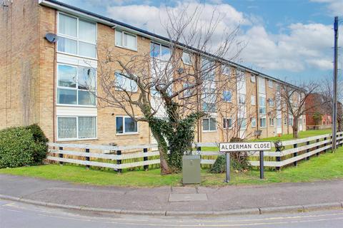 23 Alderman Close, Welham Green, Hatfield, AL9 7DS
