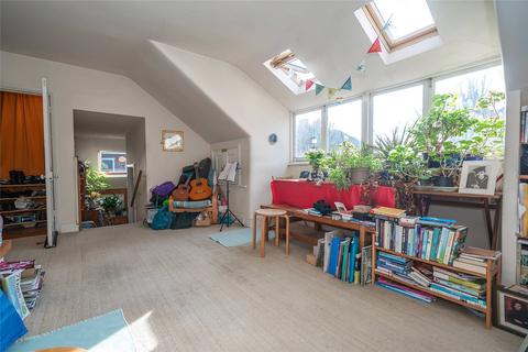 2 bedroom apartment for sale, Haslemere Road, London, N8