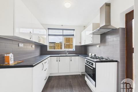 3 bedroom semi-detached house to rent, Sutherland Avenue, Mount Nod, Coventry, CV5