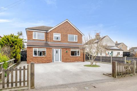11 Astwick Road, Stotfold, Hitchin, SG5 4AT