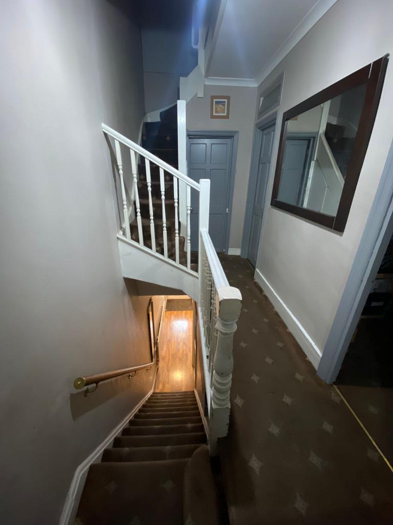 South-000825-p-w-6wn0mg5kg.jpg
