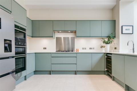 9 Mount Road, London, SW19 8ES