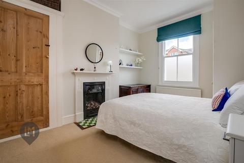 9 Mount Road, London, SW19 8ES