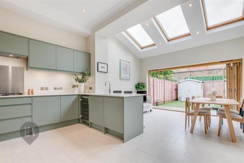 9 Mount Road, London, SW19 8ES