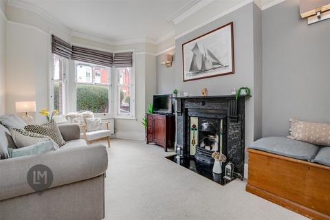 9 Mount Road, London, SW19 8ES