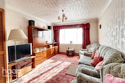 2 bedroom semi-detached bungalow for sale, Prospect Road, Hornchurch