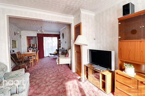 2 bedroom semi-detached bungalow for sale, Prospect Road, Hornchurch