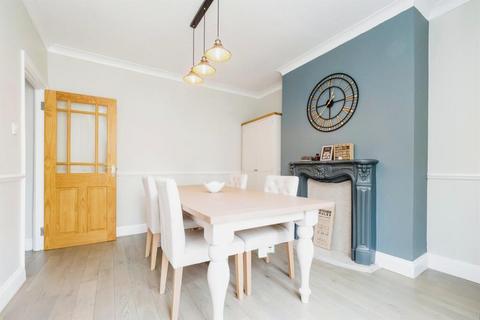 3 bedroom terraced house to rent, Shirley Gardens, Barking IG11
