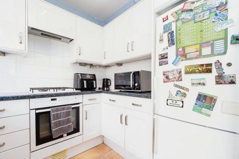 3 bedroom terraced house to rent, Shirley Gardens, Barking IG11