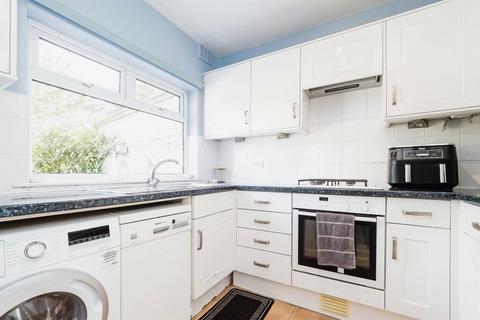 3 bedroom terraced house to rent, Shirley Gardens, Barking IG11