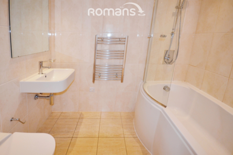 2 bedroom flat to rent, Lexington Apartments, Railway Terrace, Slough, SL2
