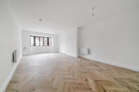 Studio to rent, Peascod Street,  Windsor,  SL4