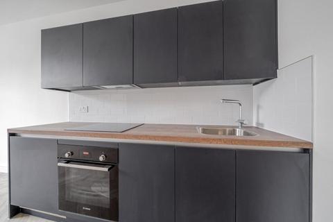 Studio to rent, Peascod Street,  Windsor,  SL4