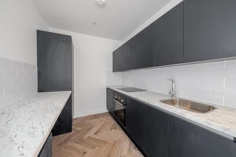 Studio to rent, Peascod Street,  Windsor,  SL4