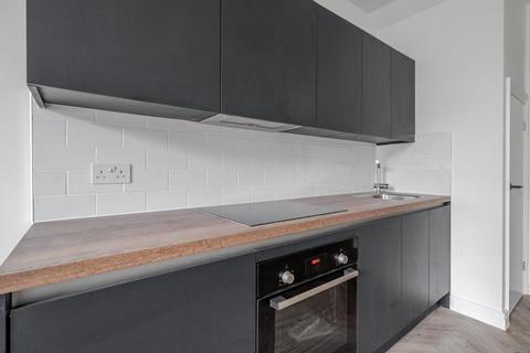 Studio to rent, Peascod Street,  Windsor,  SL4