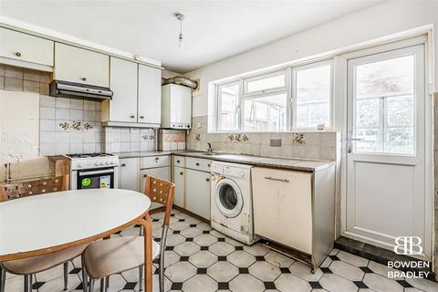 3 bedroom end of terrace house for sale, Cardinal Drive, Hainault