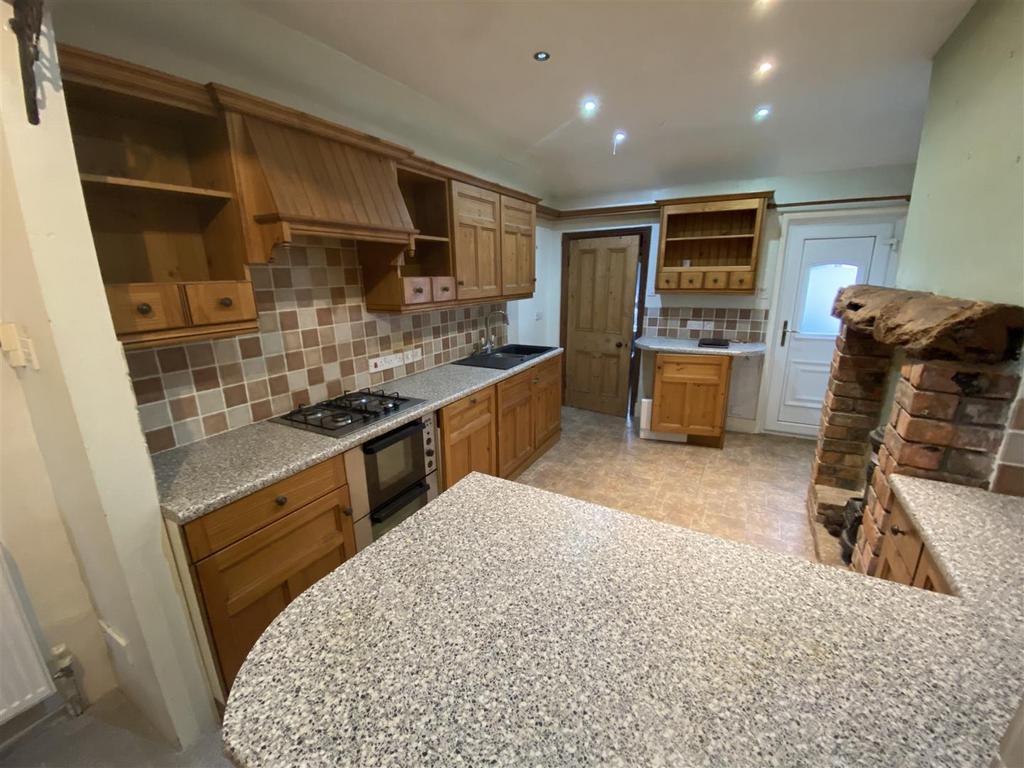 Kitchen2.JPG