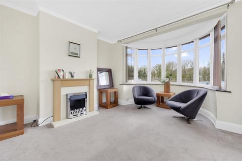 4 bedroom semi-detached house to rent, Great North Way, London NW4