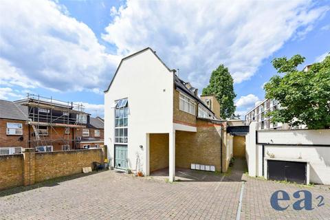 4 bedroom flat for sale, White Horse Lane, London E1