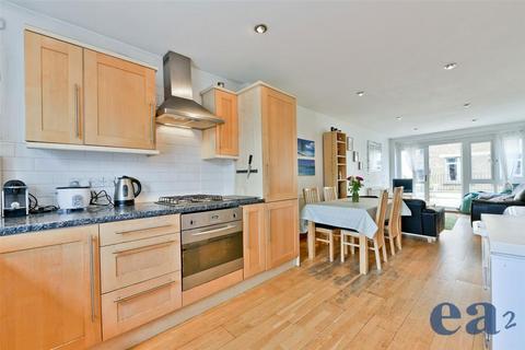 4 bedroom flat for sale, White Horse Lane, London E1