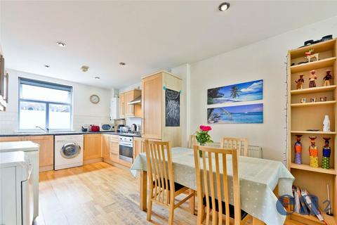 4 bedroom flat for sale, White Horse Lane, London E1