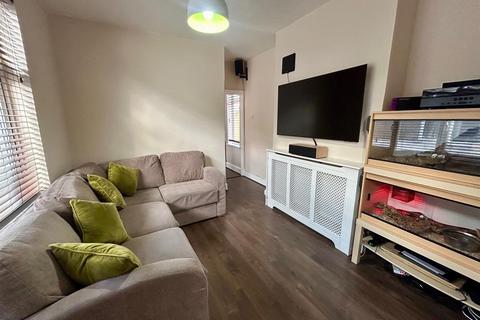 3 bedroom maisonette for sale, Westward Road, London