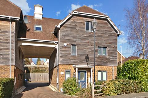 2 Sunnyside Close, East Grinstead, RH19 4QW