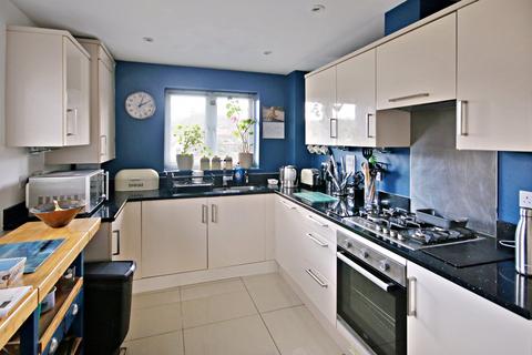 2 Sunnyside Close, East Grinstead, RH19 4QW