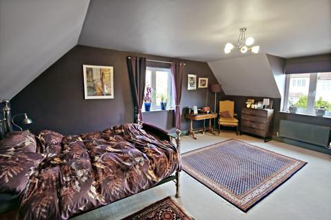 2 Sunnyside Close, East Grinstead, RH19 4QW