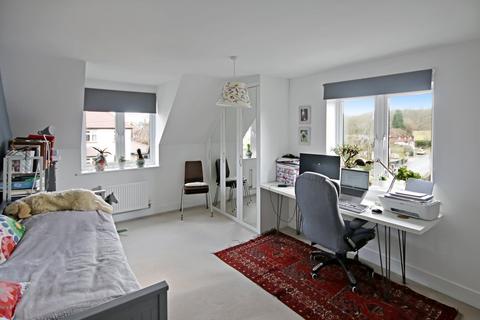 2 Sunnyside Close, East Grinstead, RH19 4QW