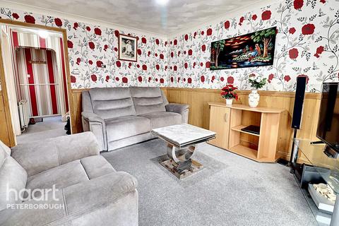 3 bedroom terraced house for sale, Crabtree, Peterborough