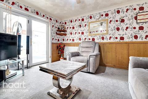 3 bedroom terraced house for sale, Crabtree, Peterborough