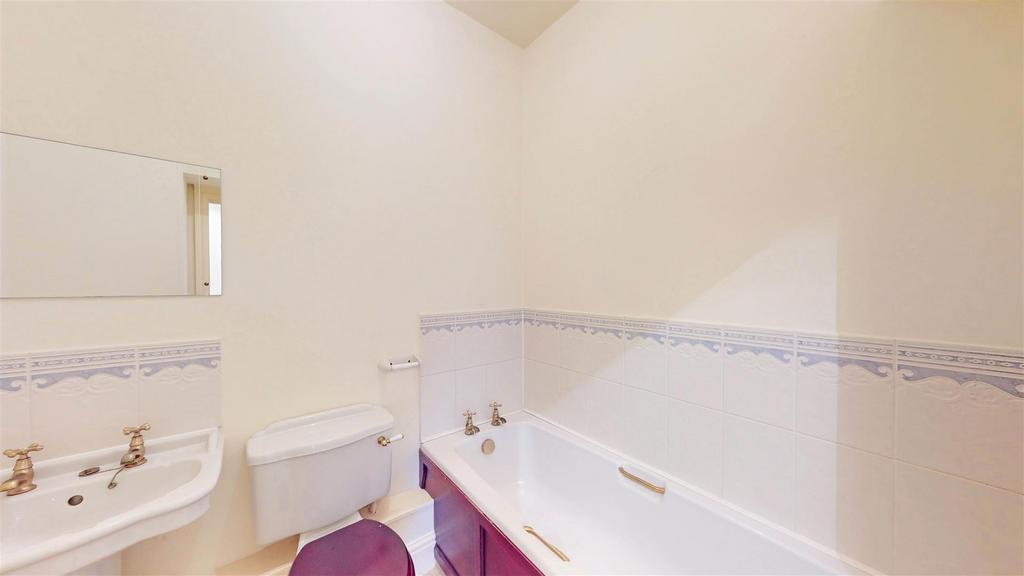 Kingsland Bridge Mansions 7 Bathroom.jpg