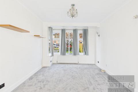 16 Ashbrook Road, St Leonards-on-sea, TN37 7EH