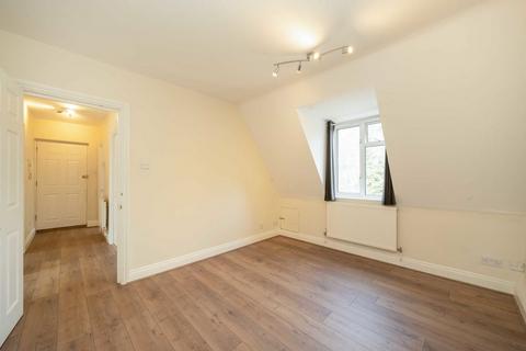 2 bedroom flat to rent, Green Avenue, London NW7