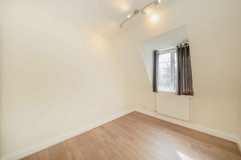 2 bedroom flat to rent, Green Avenue, London NW7