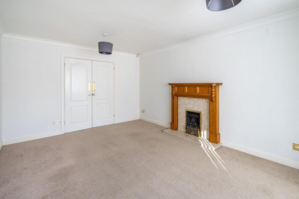 Living Room .jpg