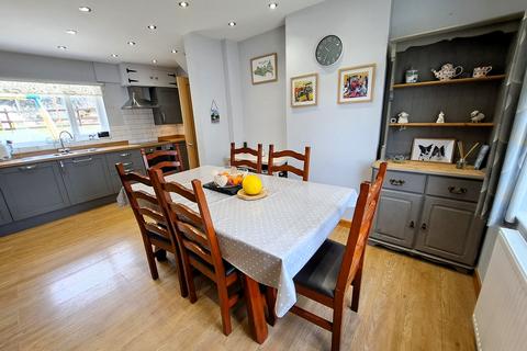 16 Brynawelon, Trecastle, Brecon, LD3 8UG