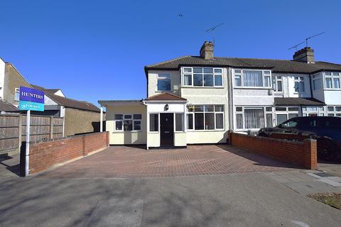 4 bedroom end of terrace house for sale, Seabrook Gardens, Romford, RM7